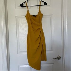 Pretty Little Thing dress